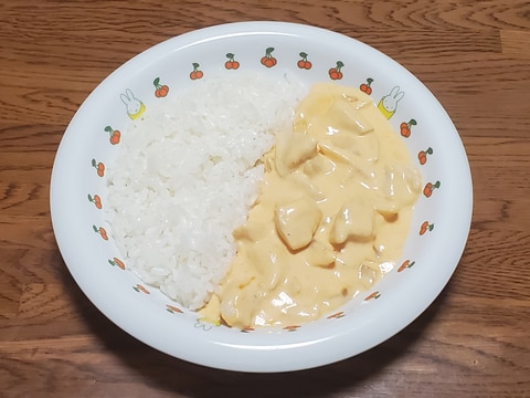 生クリームのチキンストロガノフ